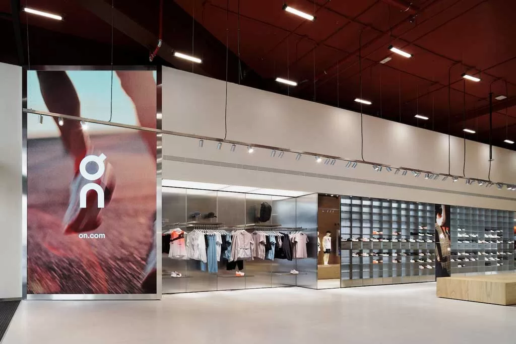 flagship store On Milano